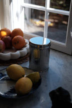 Bungalow ståldåse, rund, metalbeholder med låg, velegnet til opbevaring af mad eller småting.