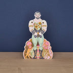 Kort fra Art Angels med stærk Alexander design, vist med detaljer og farver, perfekt til kortspil eller samling.