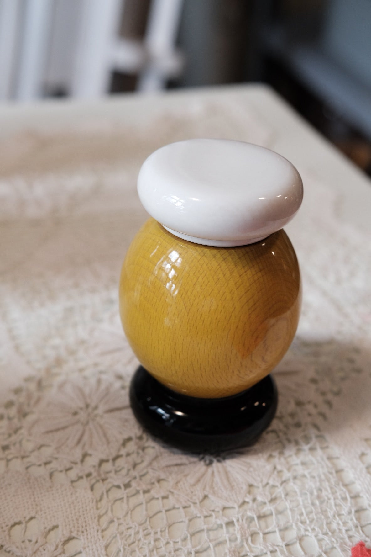 Peberkværn • ES18 • Hvid & Gul