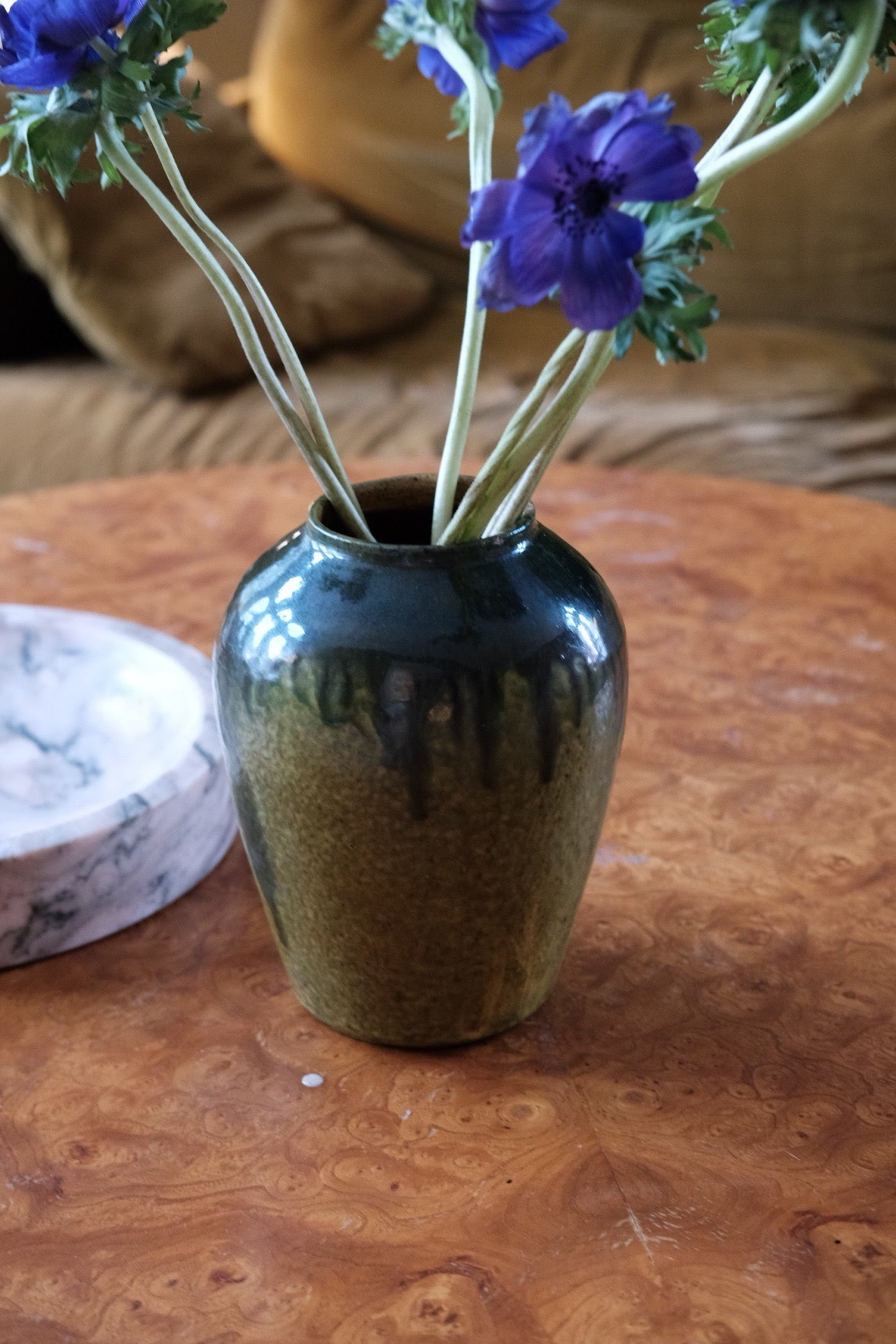 Vintage DORA VINTAGE keramik vase i grøn med klassisk form og unikt design, perfekt til dekoration.