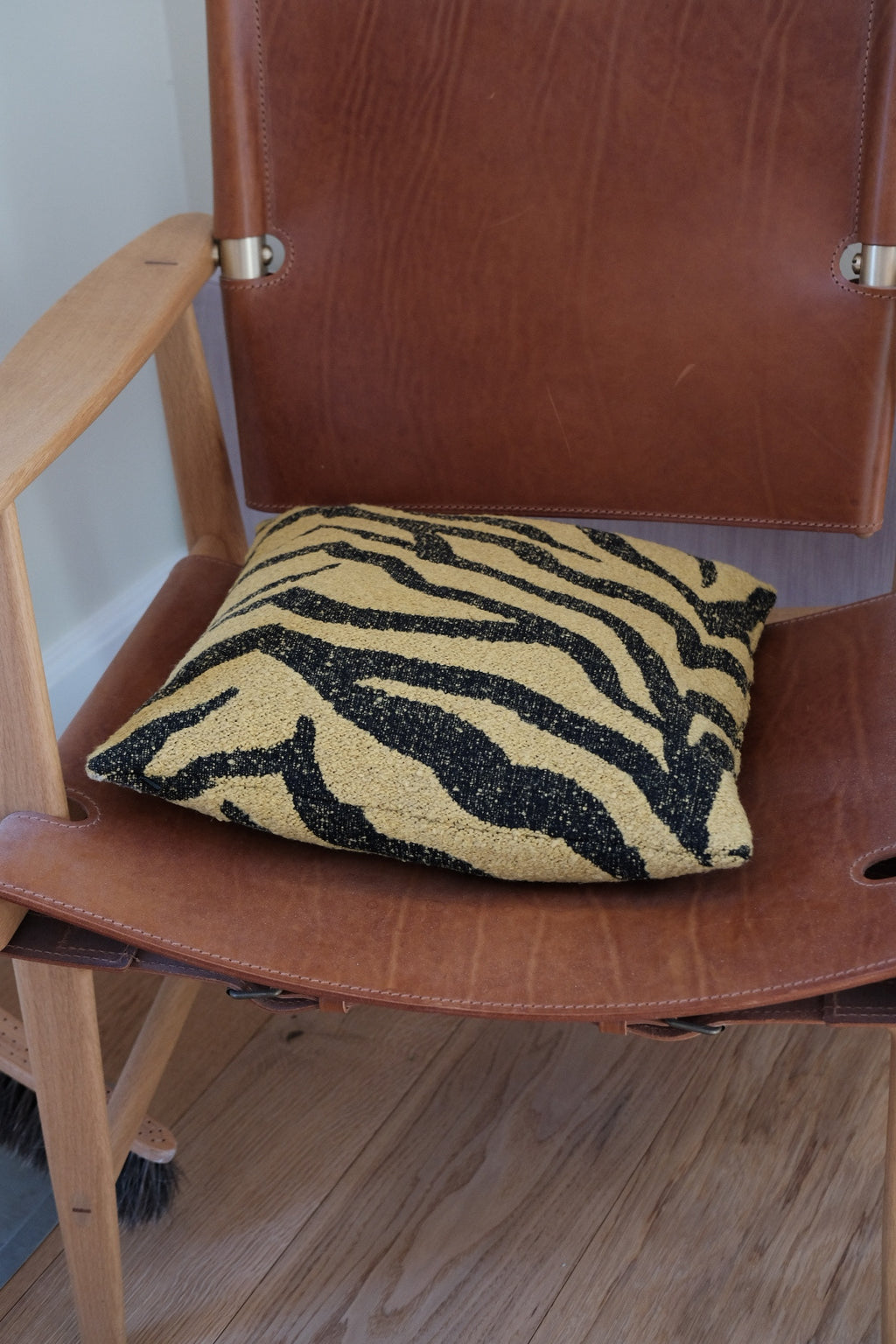 Uldpude • 40x40 cm • Zebra • Gul