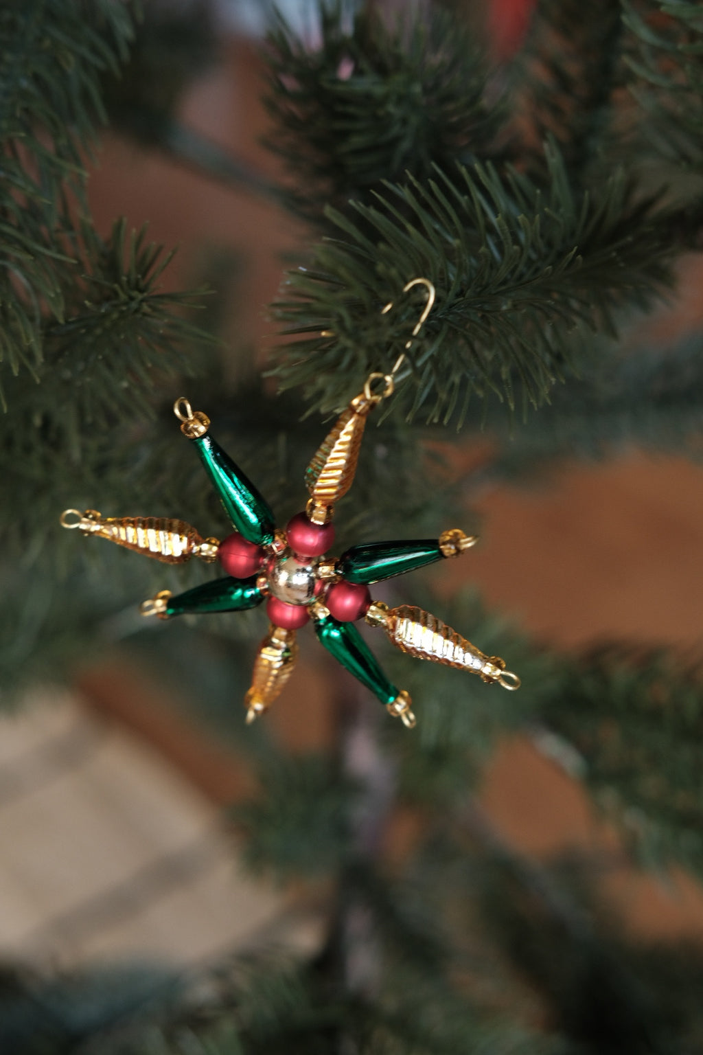 Julepynt • Perler • Stjerne • Guld og grøn