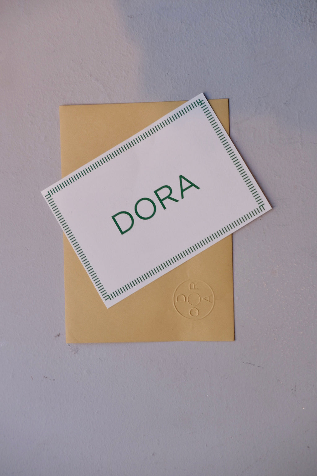 Dora gavekort til webshop og butik, flot design med DORA branding, perfekt til gave.