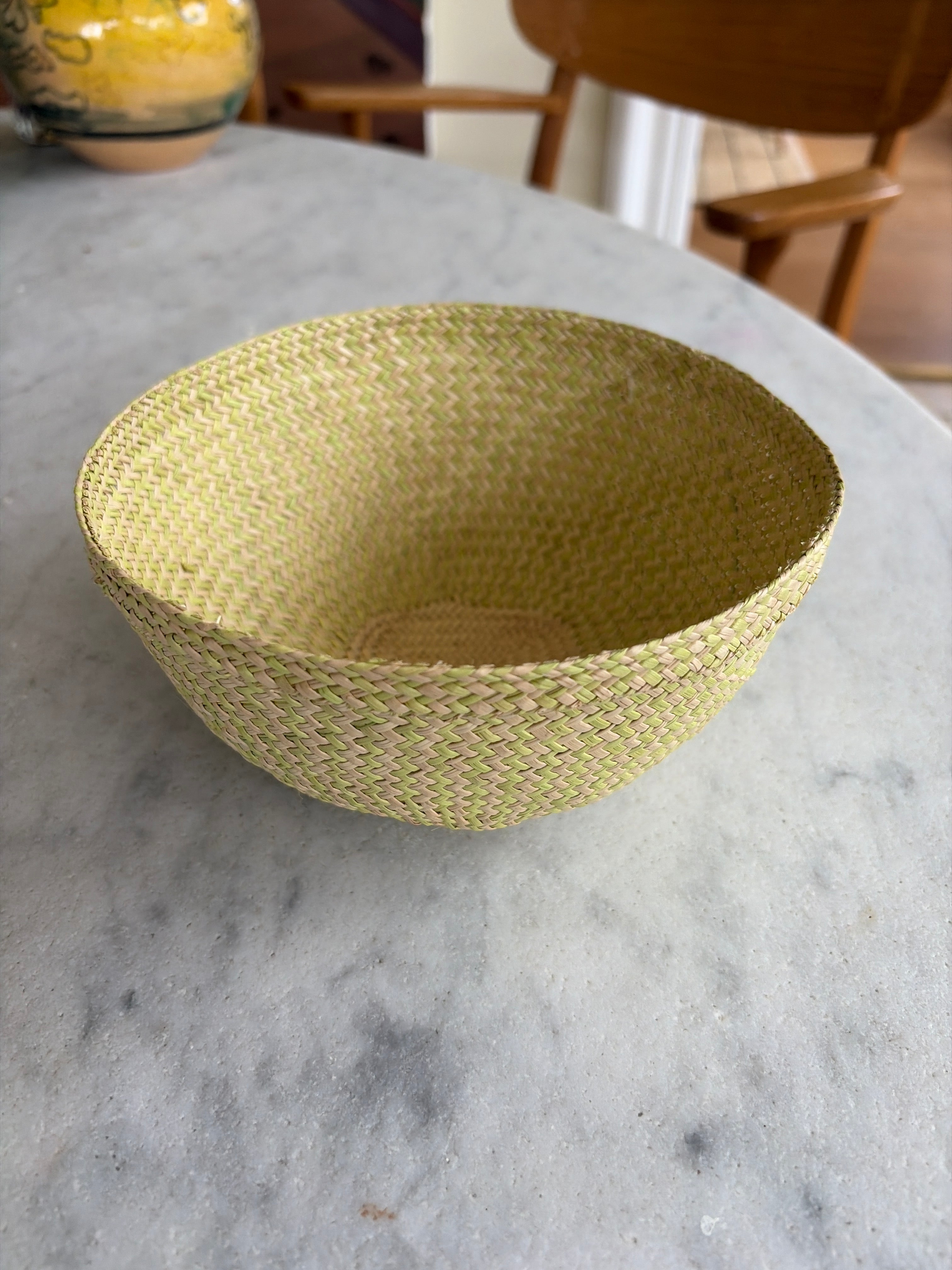 Braided bowl in Iraca palm leaves • Medium • Lime and Natural