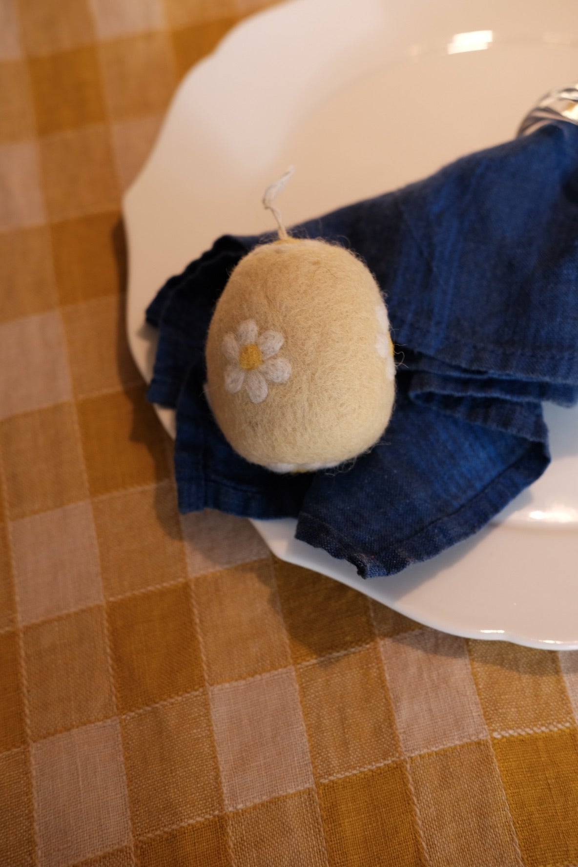 Gamcha Pynt Æg Uld Easter decoration, featuring colorful wool eggs for spring and Easter festive décor.