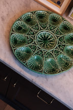 Vintage Grøn Østersfad Fisk dish by DORA VINTAGE, Sarreguemines, with detailed fish and leaf design on ceramic fade.