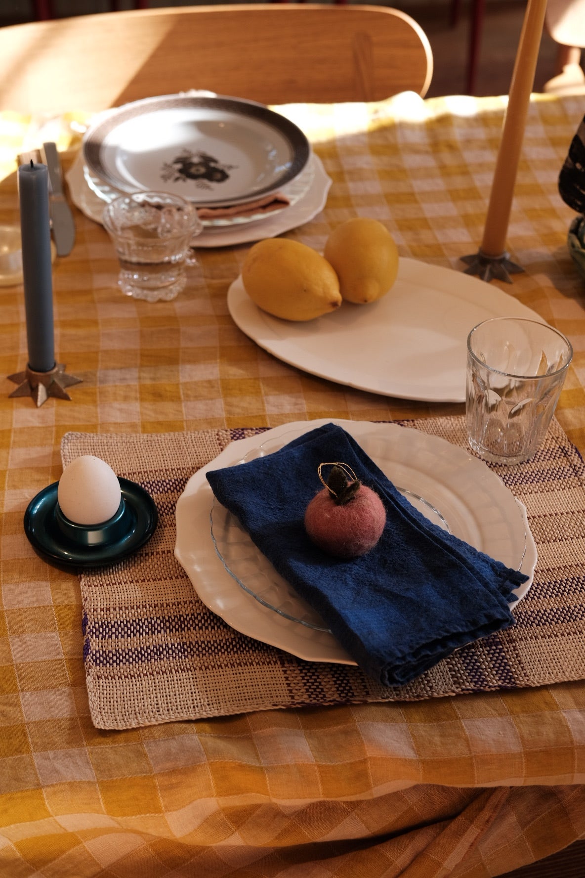 Pynt Æble Uld påske dekoration by Gamcha, featuring a wool apple ornament for Easter celebrations.