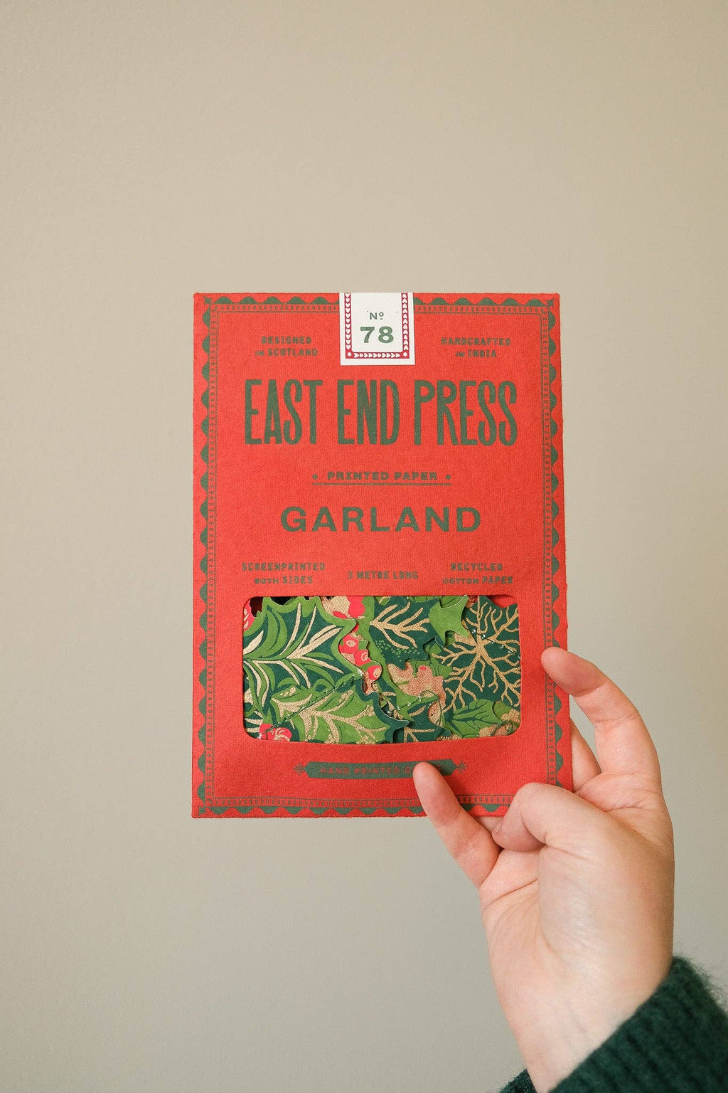 Juleguirlande med kristtorn og vedbend fra East End Press – billede 8 | DORA