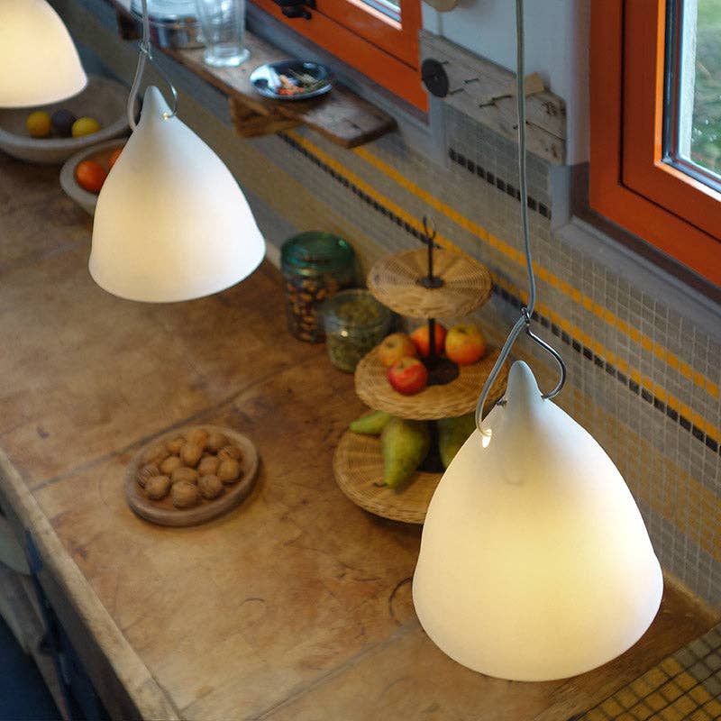 Cornette pendel i blankt transparent hvidt porcelæn