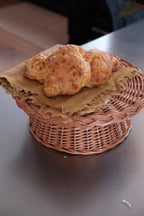 Fade Kurv Opsats by Eturel Madrid featuring a sleek design and elegant curves in a minimalist style.