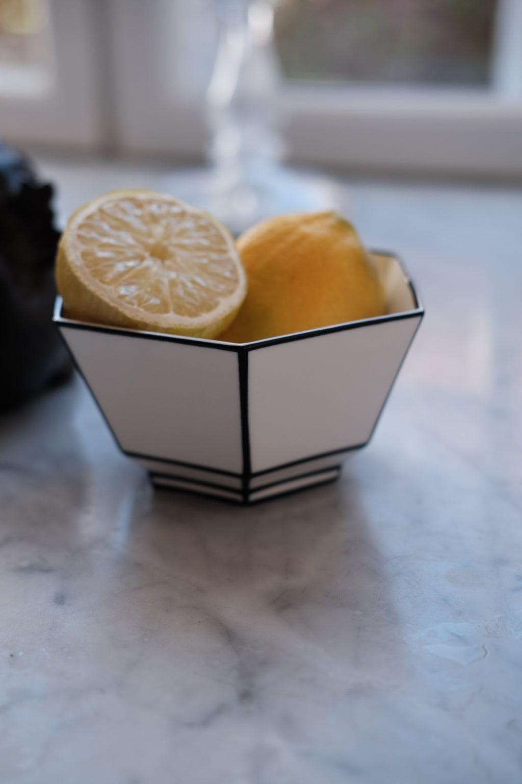 Serax Carte Blanche skål i porcelæn med minimalistisk hvidt design, perfekt til servering og dekoration.