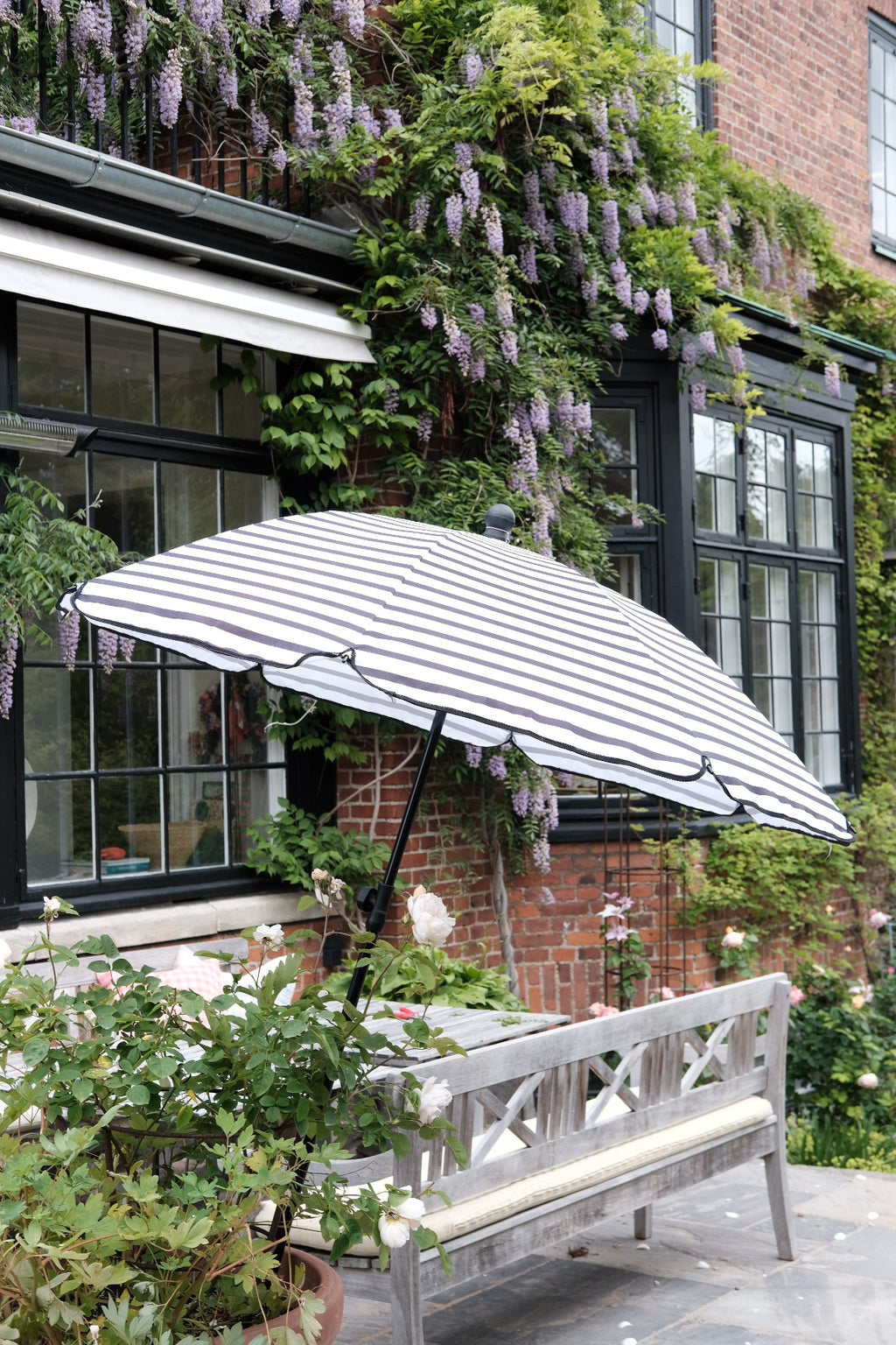 Parasol • Stribet • Ø180 • Sort og Hvid