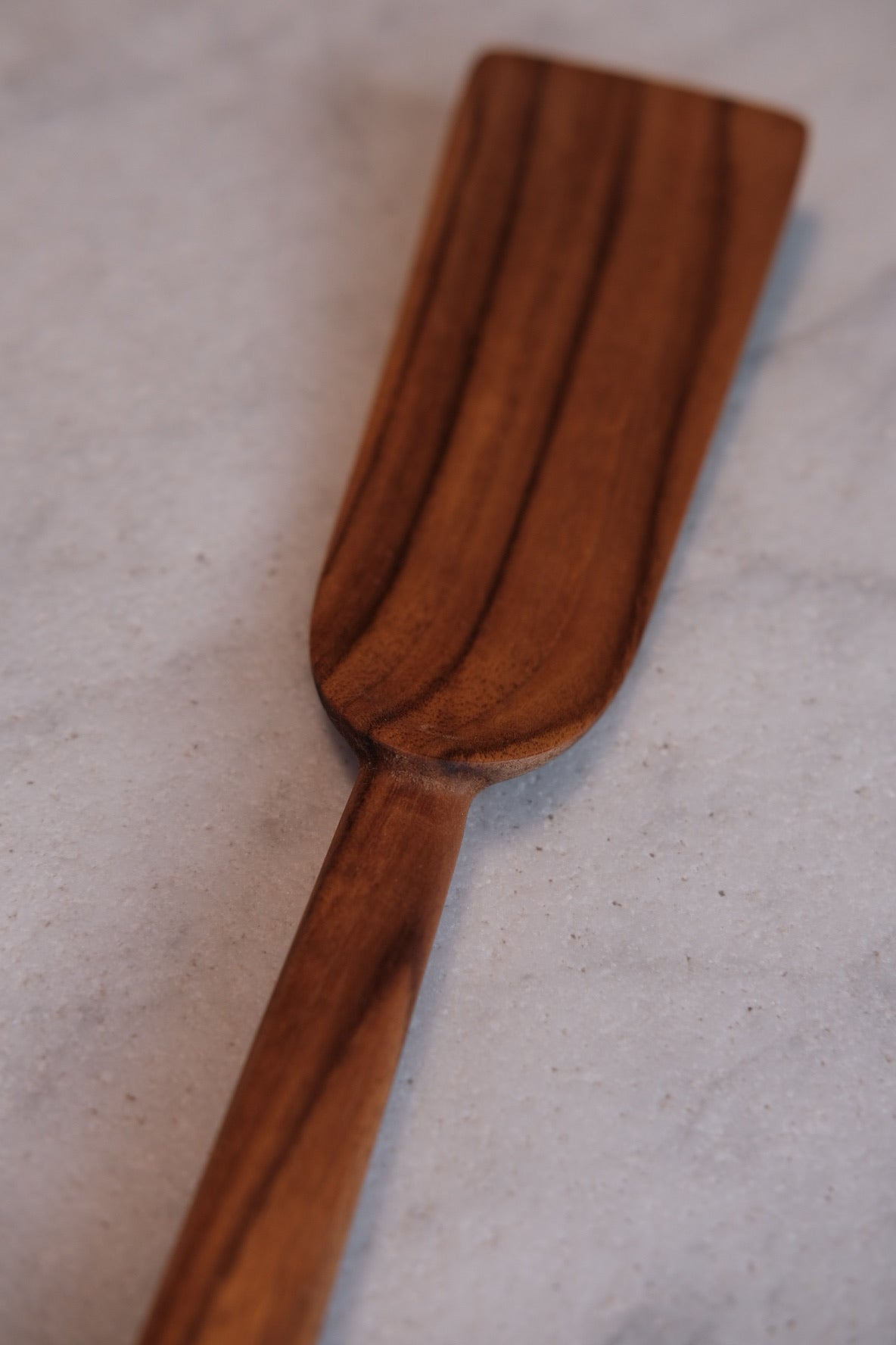 Redskab Spatel in teak wood by Kunst og Køkkentøj, a natural kitchen utensil for cooking and baking.