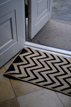 Måtte • Chevron • 46 x 120 cm • Sort