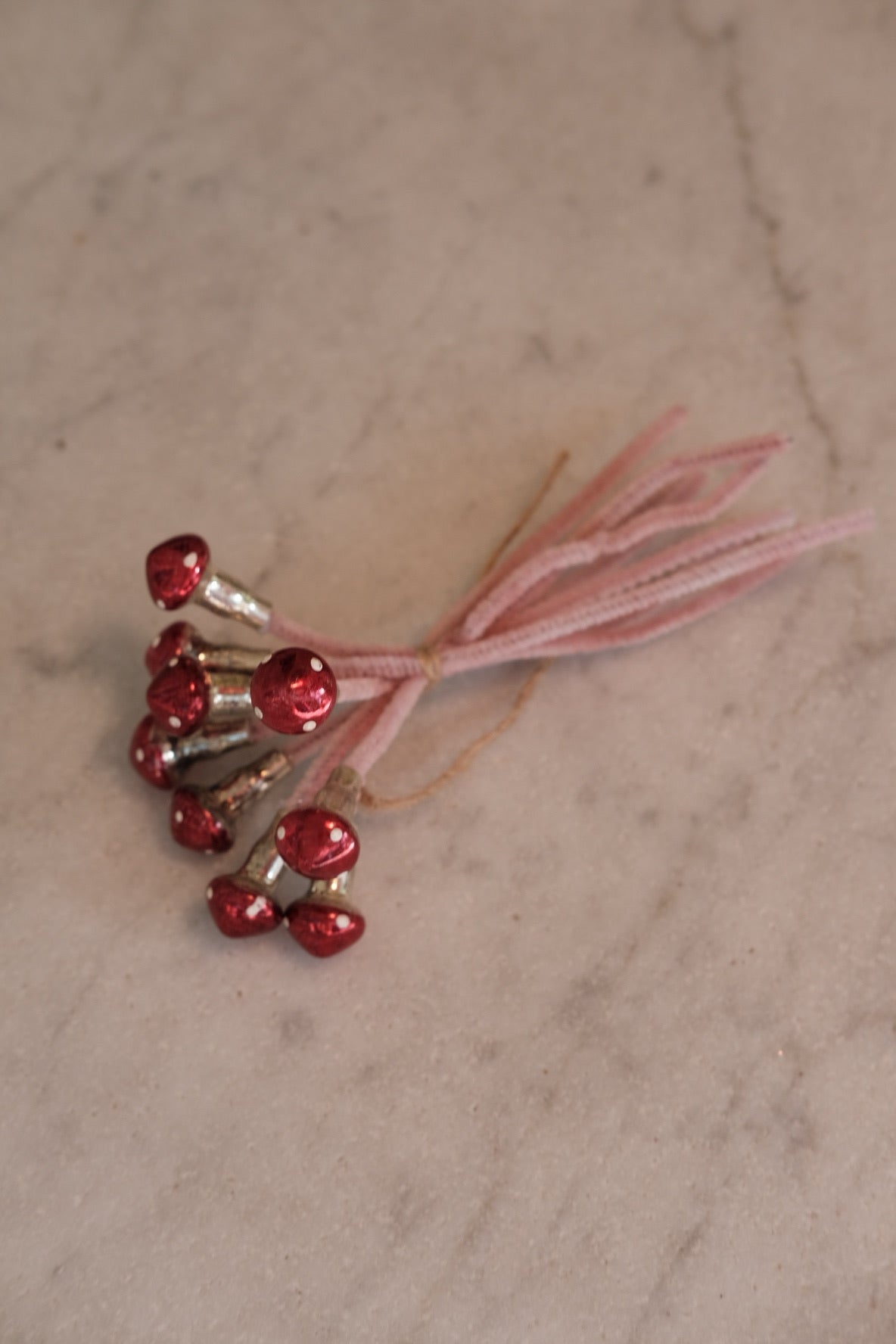 Julepynt • Dekoration • Fluesvampe på stilk • 6 stk