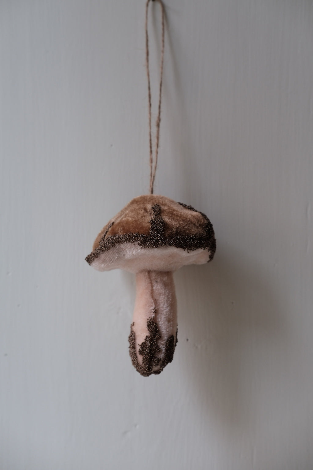 Juledekoration • Fløjl svamp med glitter • 10cm