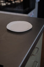 Serax tallerken i silhouette-design, 20 cm, gør det muligt at servere mad med elegant stil.