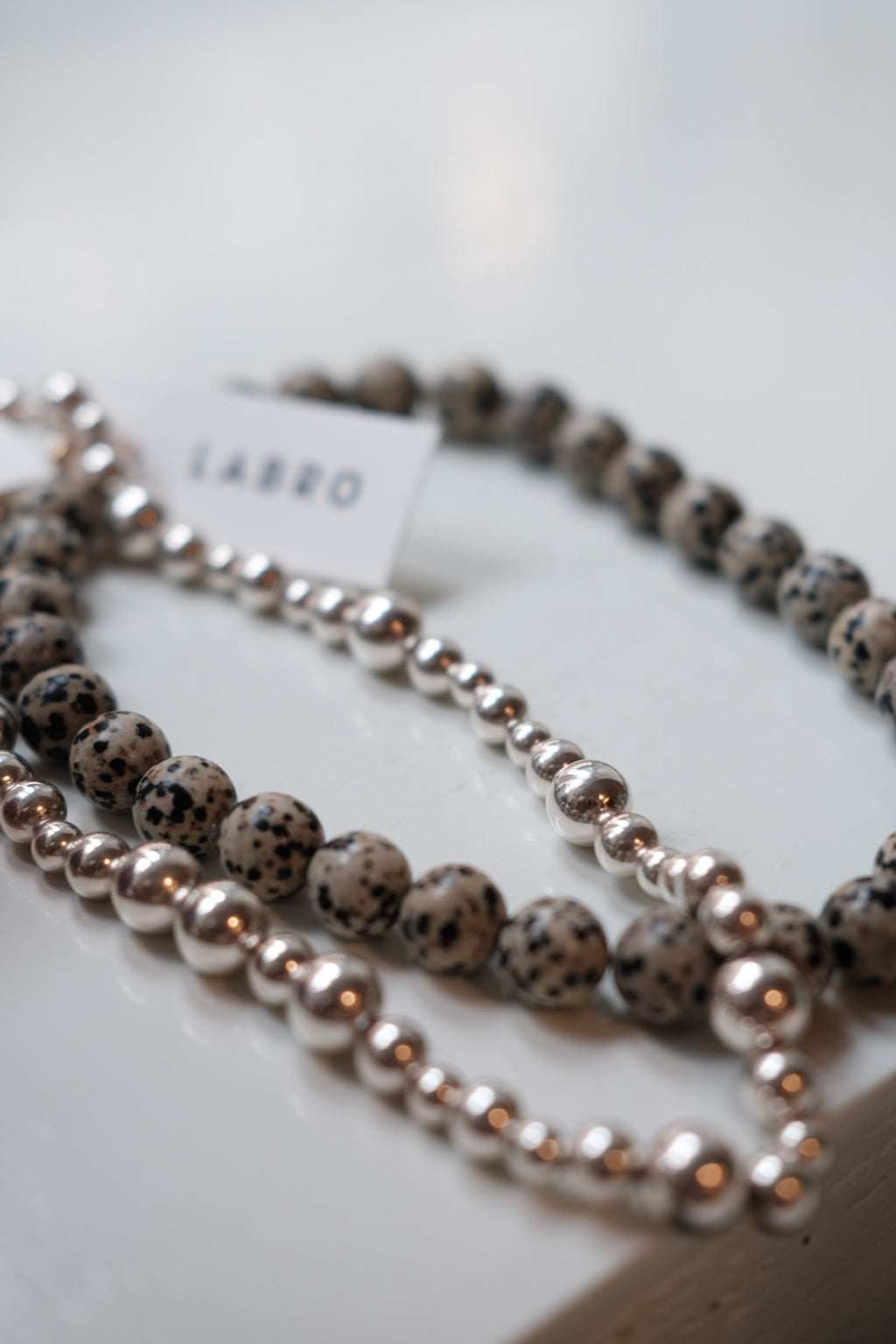 Halskæde • Håndlavet • Halvædelsten • Dalmatiner