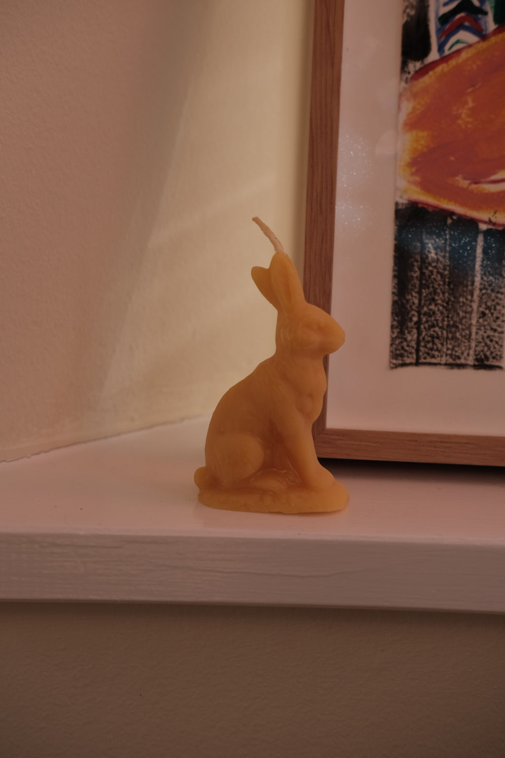 DORA Bivoks Påskehare shaped candle with intricate details, perfect for festive decor or seasonal celebrations.