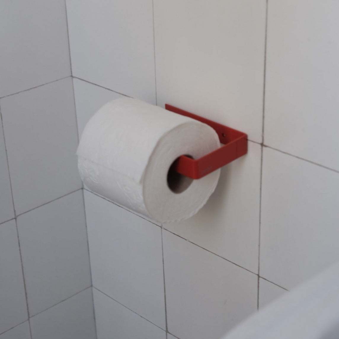 Toilet roll holder • Metal • Red