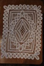 Dækkeserviet • Kniplet • Bølger • Hvid