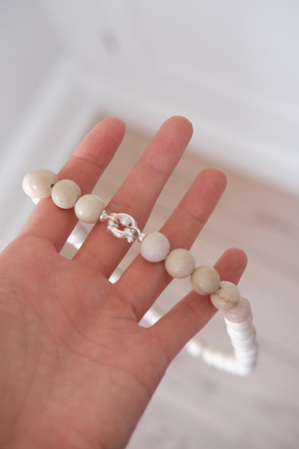 Halskæde • Håndlavet • Halvædelsten • Hvid Fossil