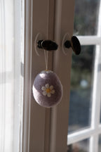 Colorful Gamcha Pynt egg made of wool, perfect for Easter decorations, featuring a soft, textured appearance for festive decor.