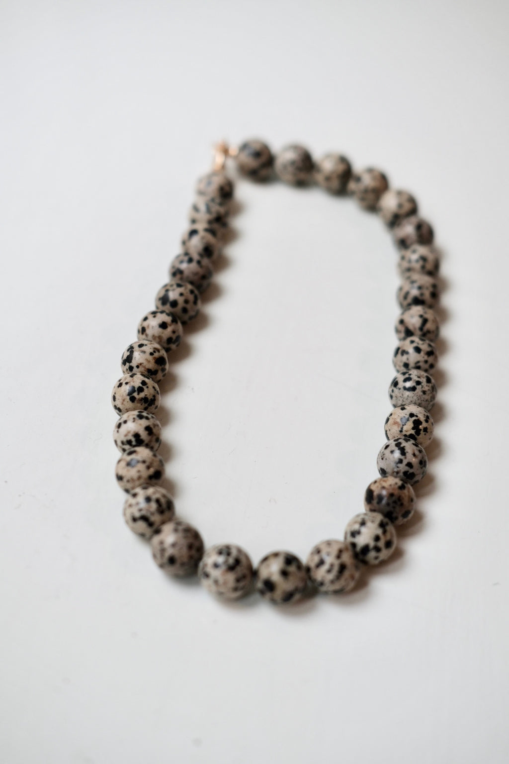 Halskæde • Håndlavet • Halvædelsten • Dalmatiner