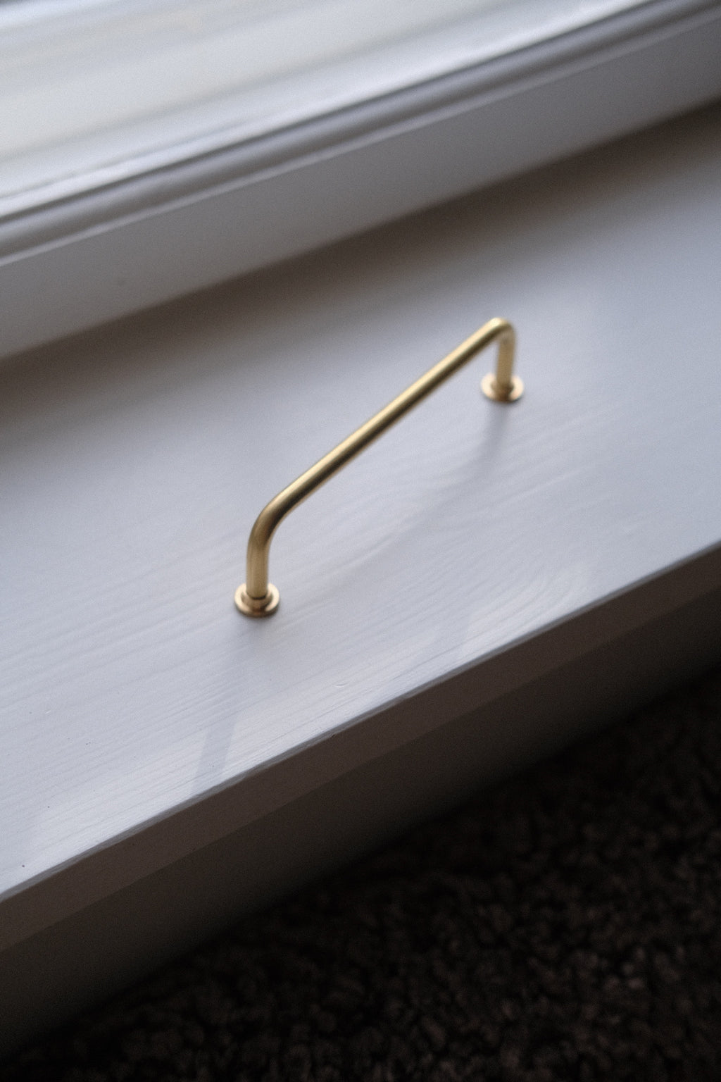 Hanger handle • Brass • 128 mm • Round foot disc