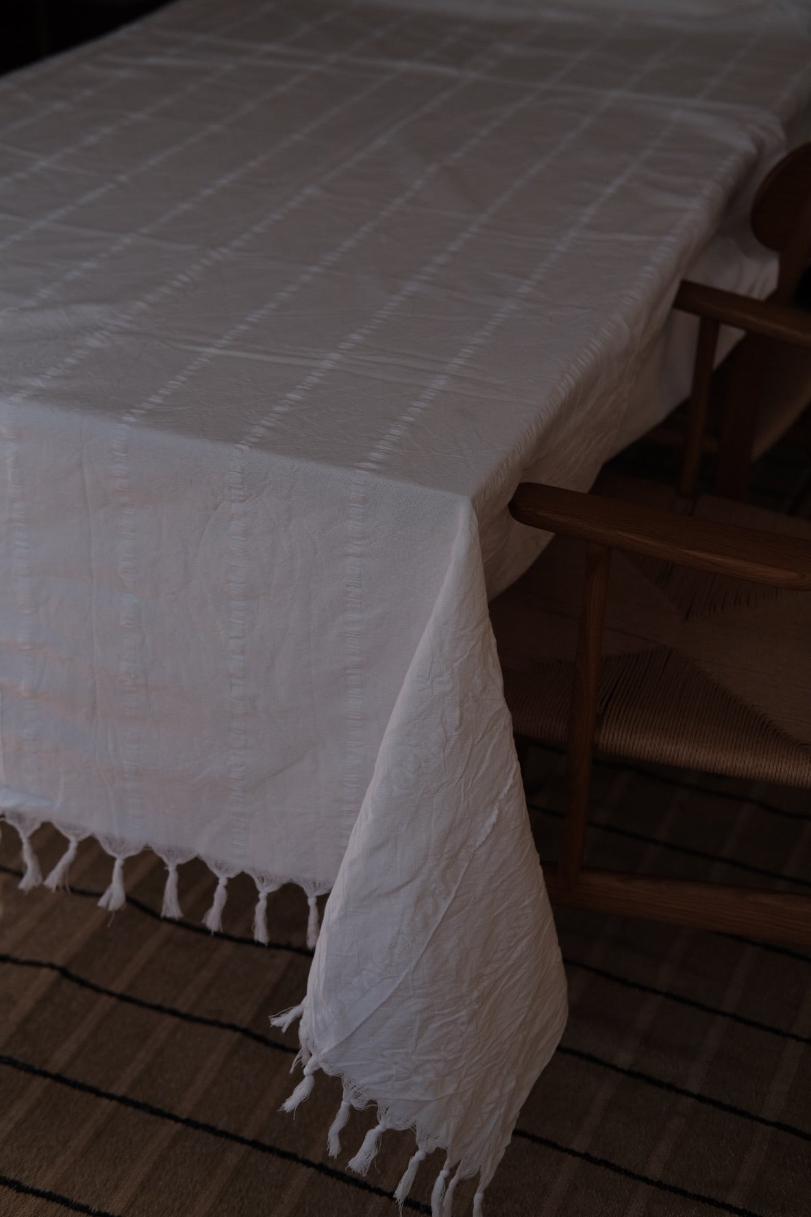 Hvid bomuldsdyne fra DORA, 180 x 350 cm, blød og komfortabel sengedug til soveværelset.