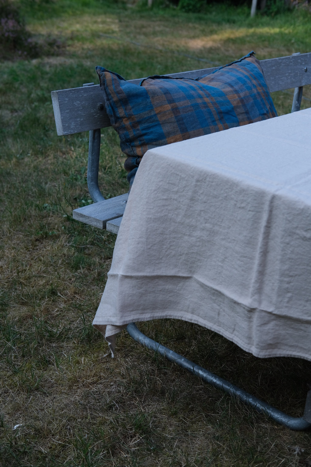 Tablecloth • Linen • 160 x 350 cm • Raisin Purple