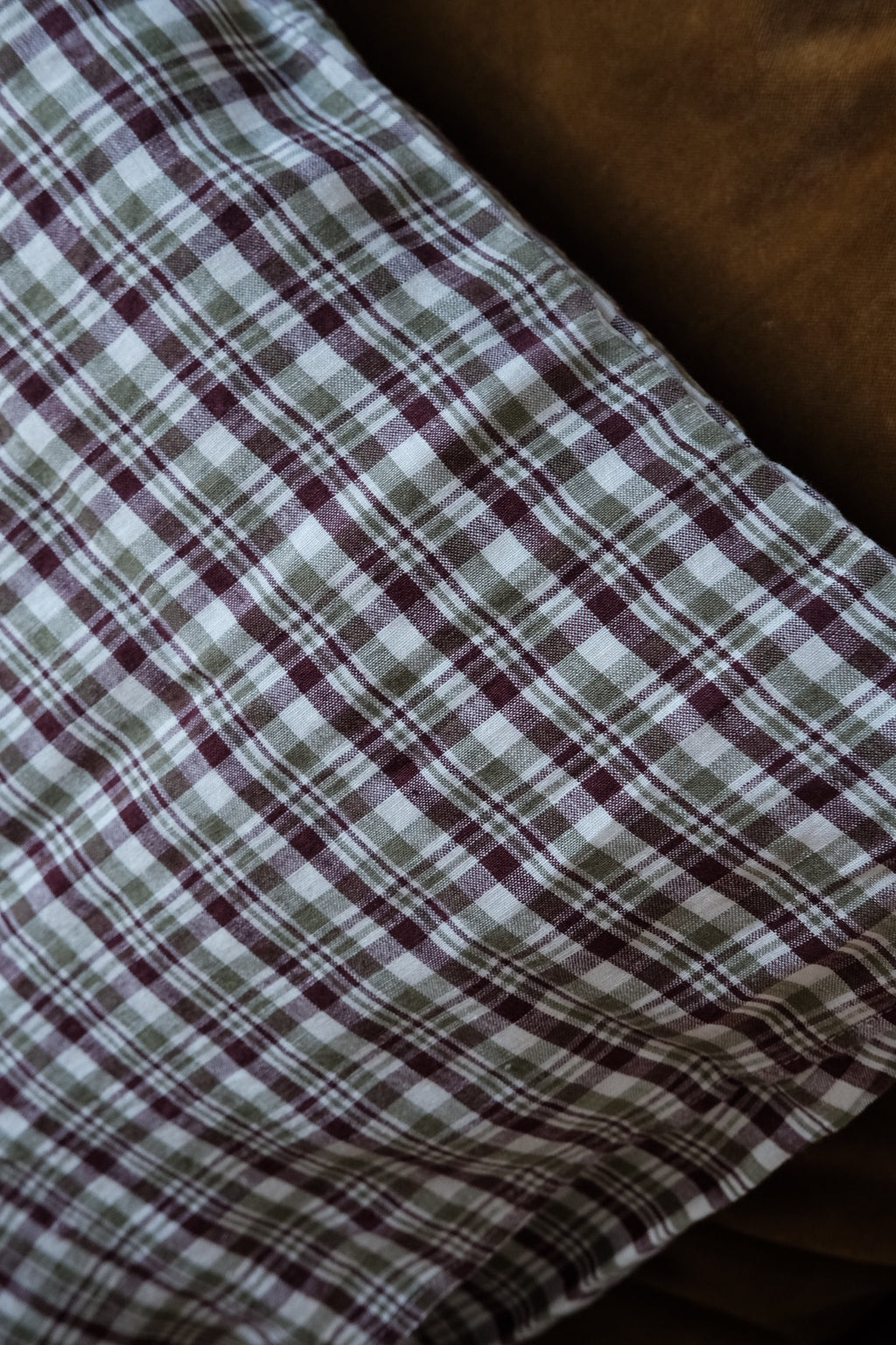 Pudevår • Hør • 50x70 cm • Mørkerøde og Grønne Tern