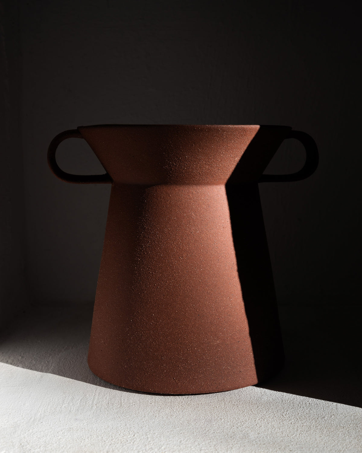 Marie-Ann 03 vase i lys og skygge