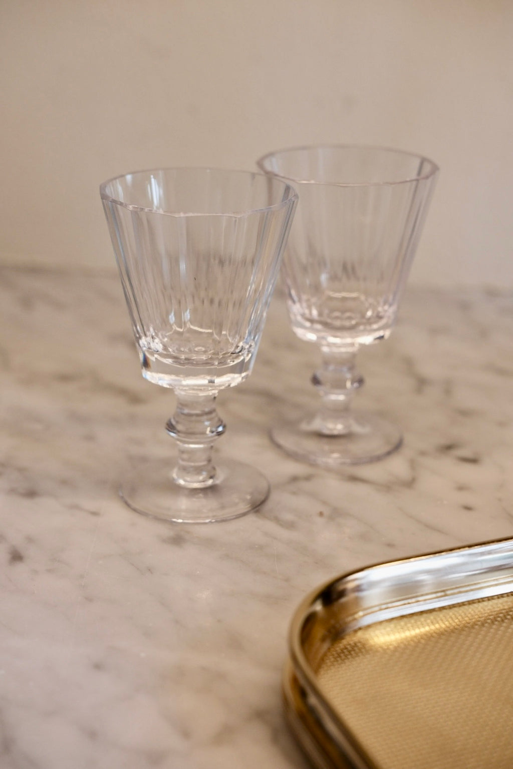 Vintage Karlberg vinglas fra DORA VINTAGE med klart glas og elegant form, perfekt til vinoplevelser.