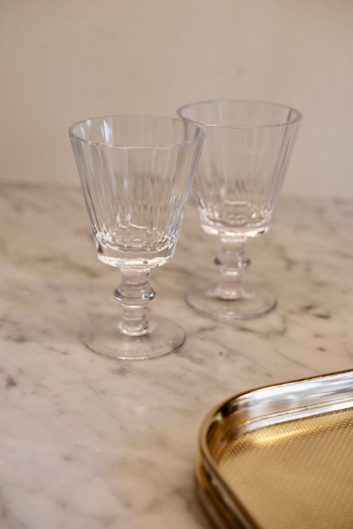 Vintage Karlberg vinglas fra DORA VINTAGE med klart glas og elegant form, perfekt til vinoplevelser.