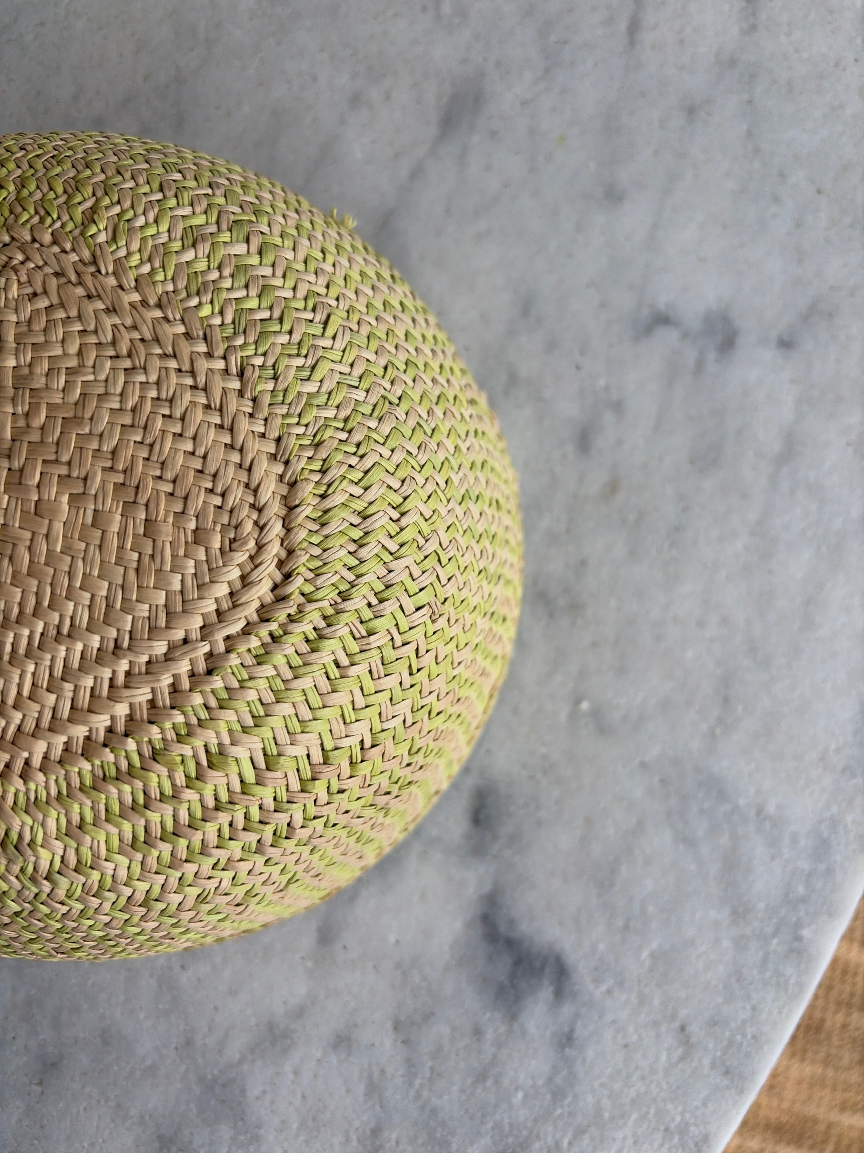 Braided bowl in Iraca palm leaves • Medium • Lime and Natural