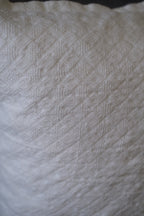 Hørpude fra Linge Particulier, Mellemstørrelse, Ceremonie-serie, blød og elegant pude til hjemmet.
