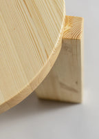 Finsk fyrretræs DORA 001 Stole af Vaarnii designet af Fredrik Paulsen, enkel og moderne møbel til hjemmet.