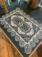 Dækkeserviet • Kniplet • Sommerfugl • Creme