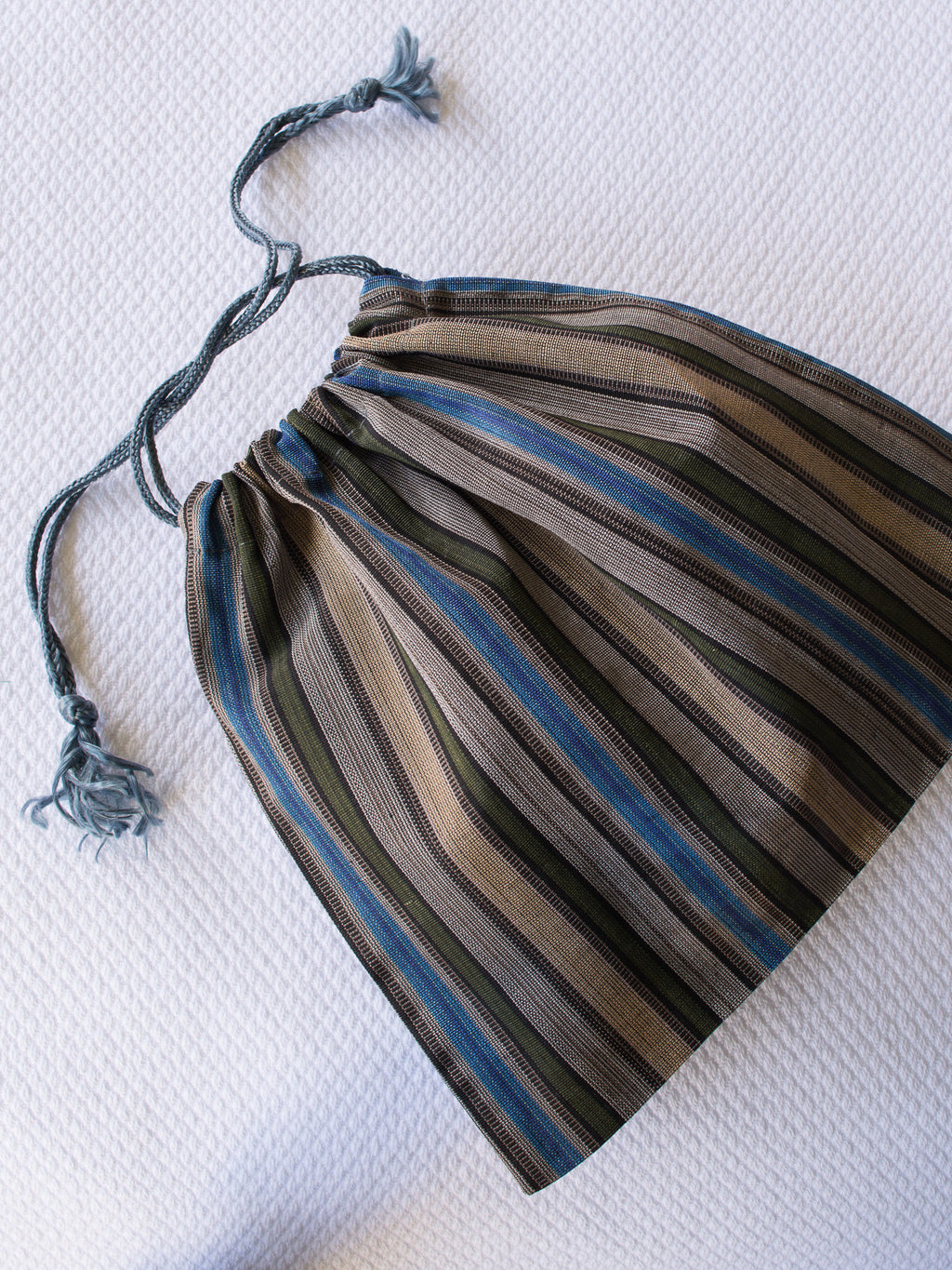 Pouch med snøre • Stor • 19 × 22 cm