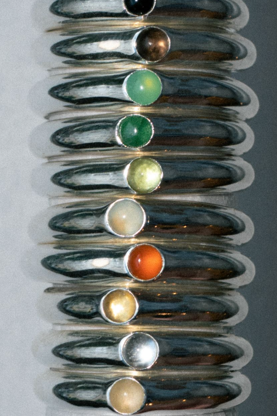 Tiny signet ring in silver with yellow aventurine by SOTE, showcasing its elegant design and gemstone details.