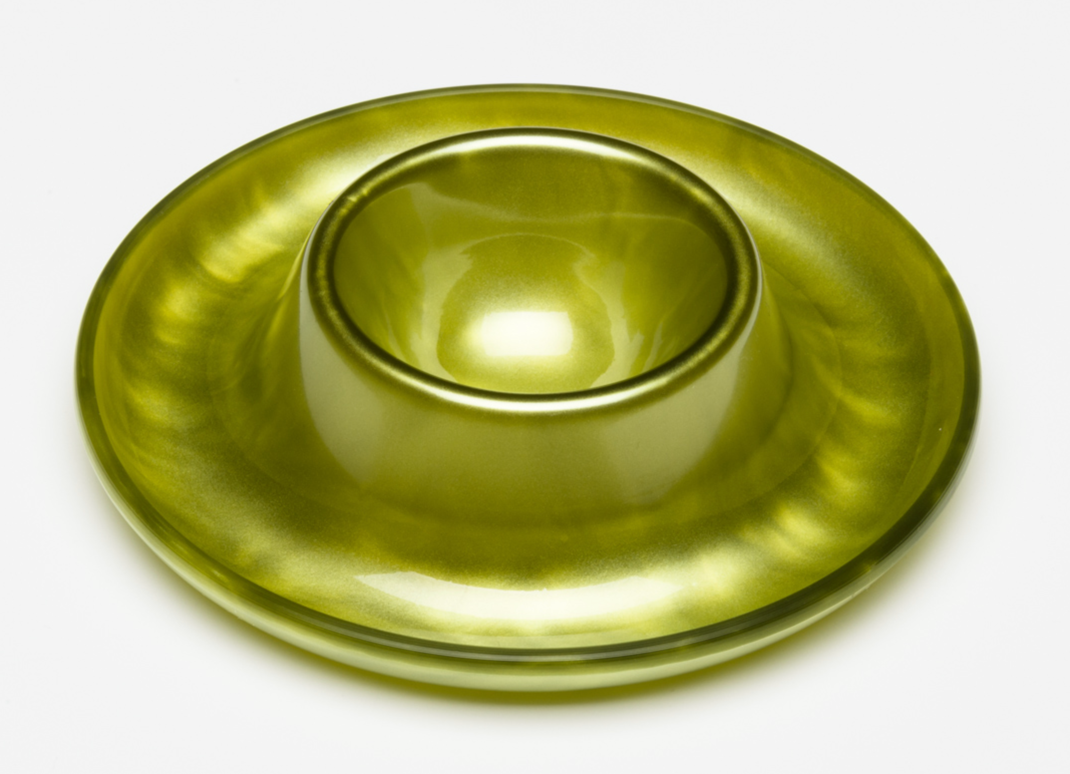 Oliven æggebæger by Heim Söhne, ceramic egg cup with olive green glaze, designed for serving soft-boiled eggs.