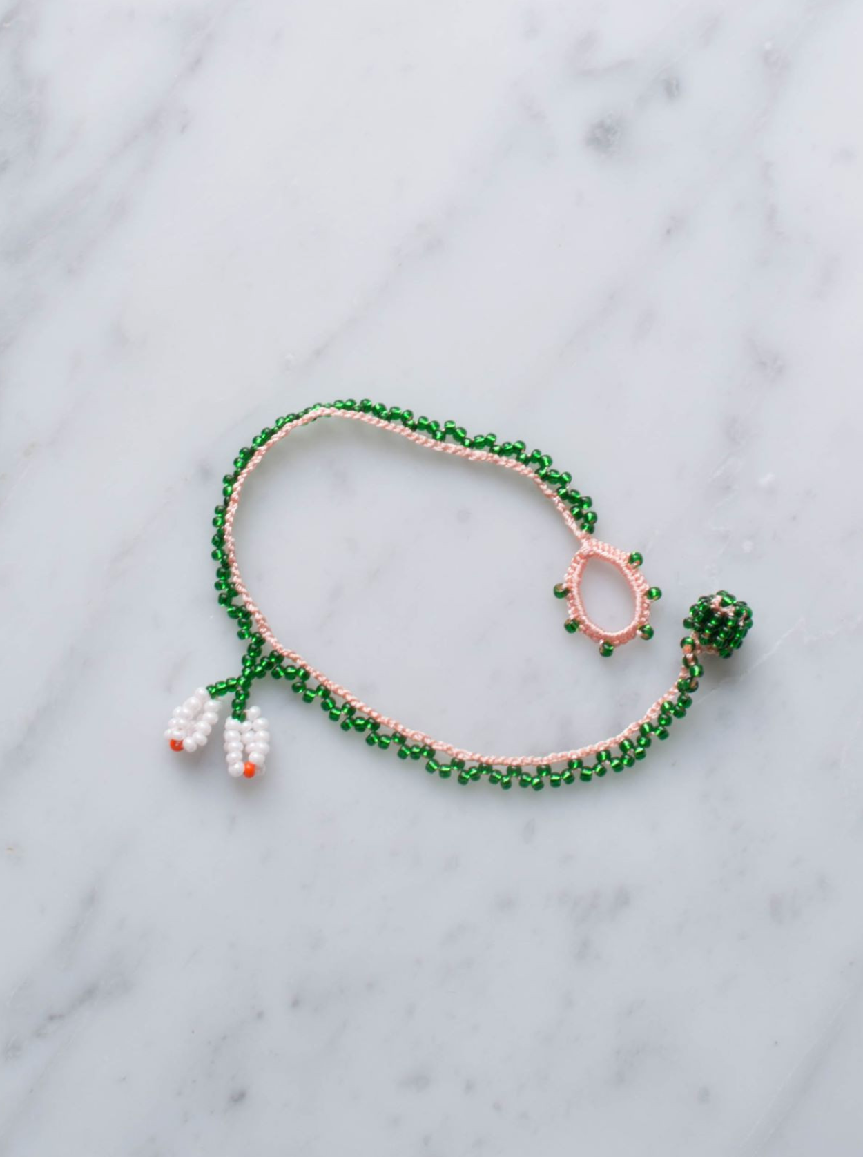 Armbånd • Kniplet • Grøn med hvid blomst
