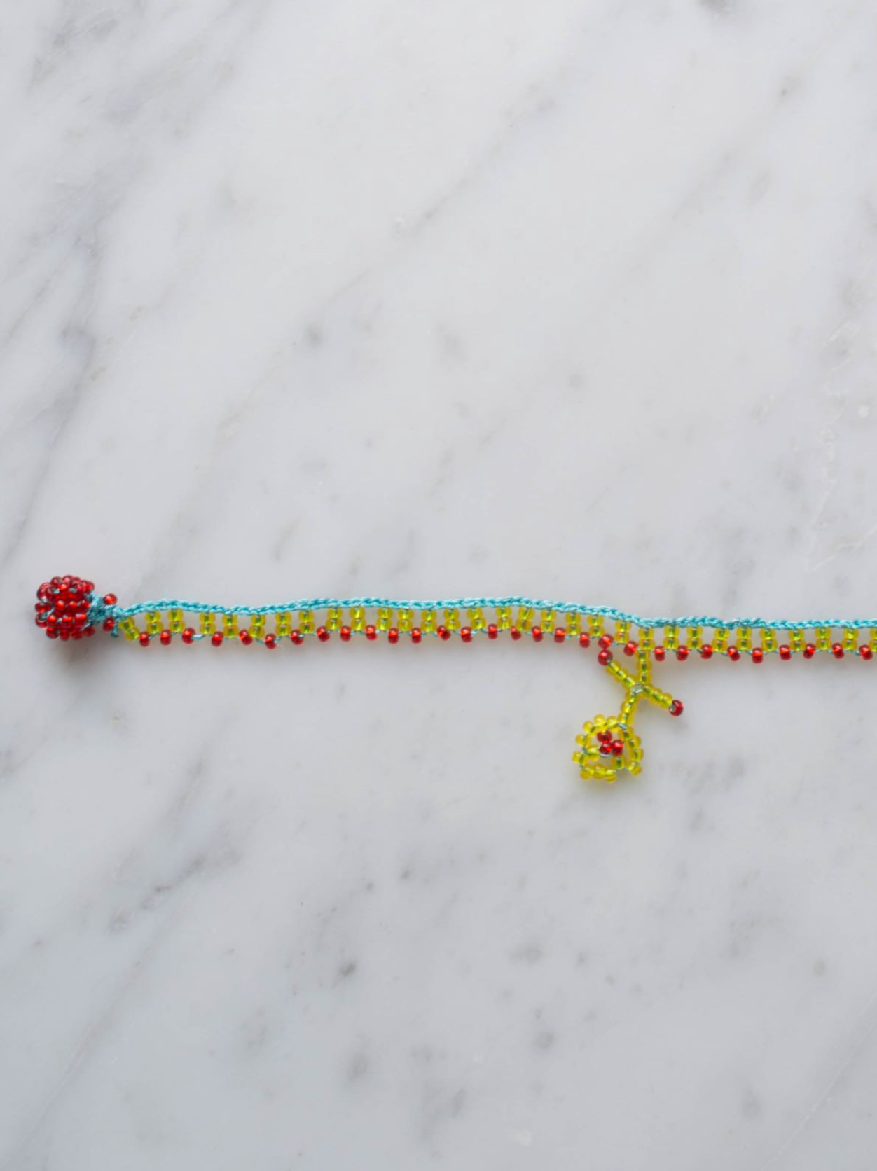 Armbånd • Kniplet • Rød & gul med blomst