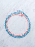 Halskæde • Kniplet • Orange med lyseblå perler