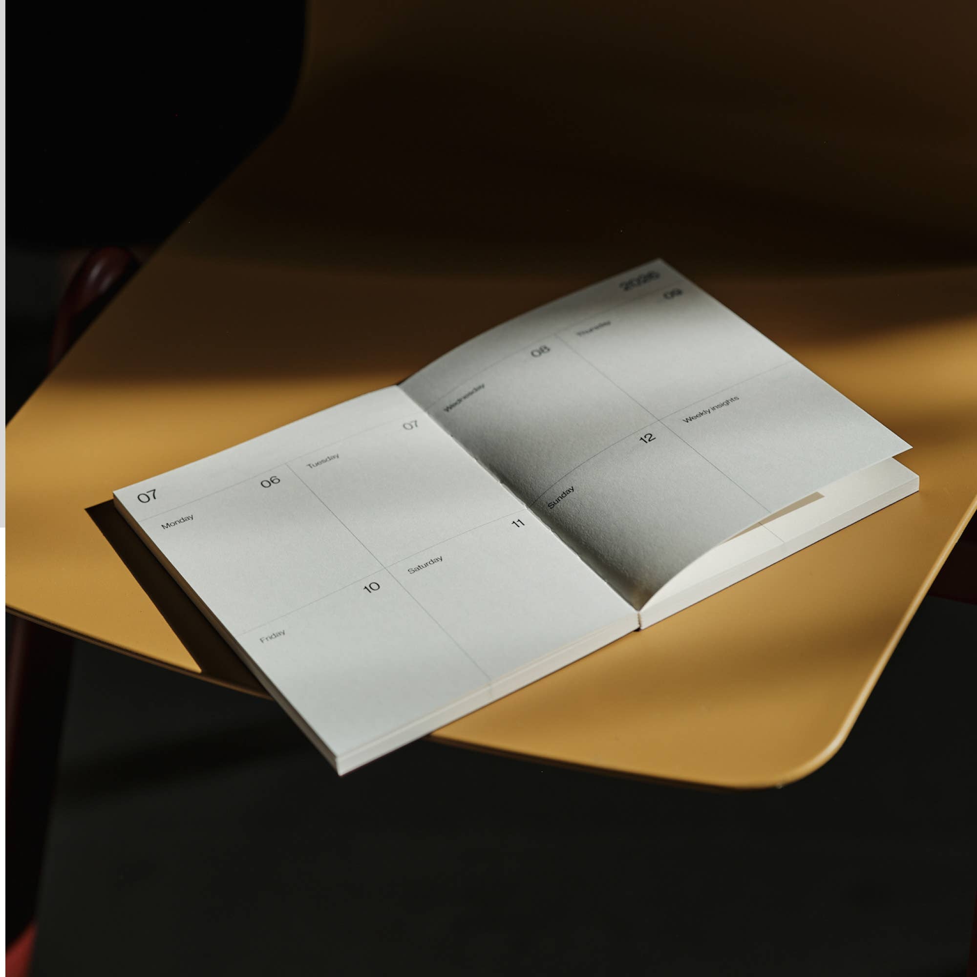 Årskalender • Claret • 2026 • DORA