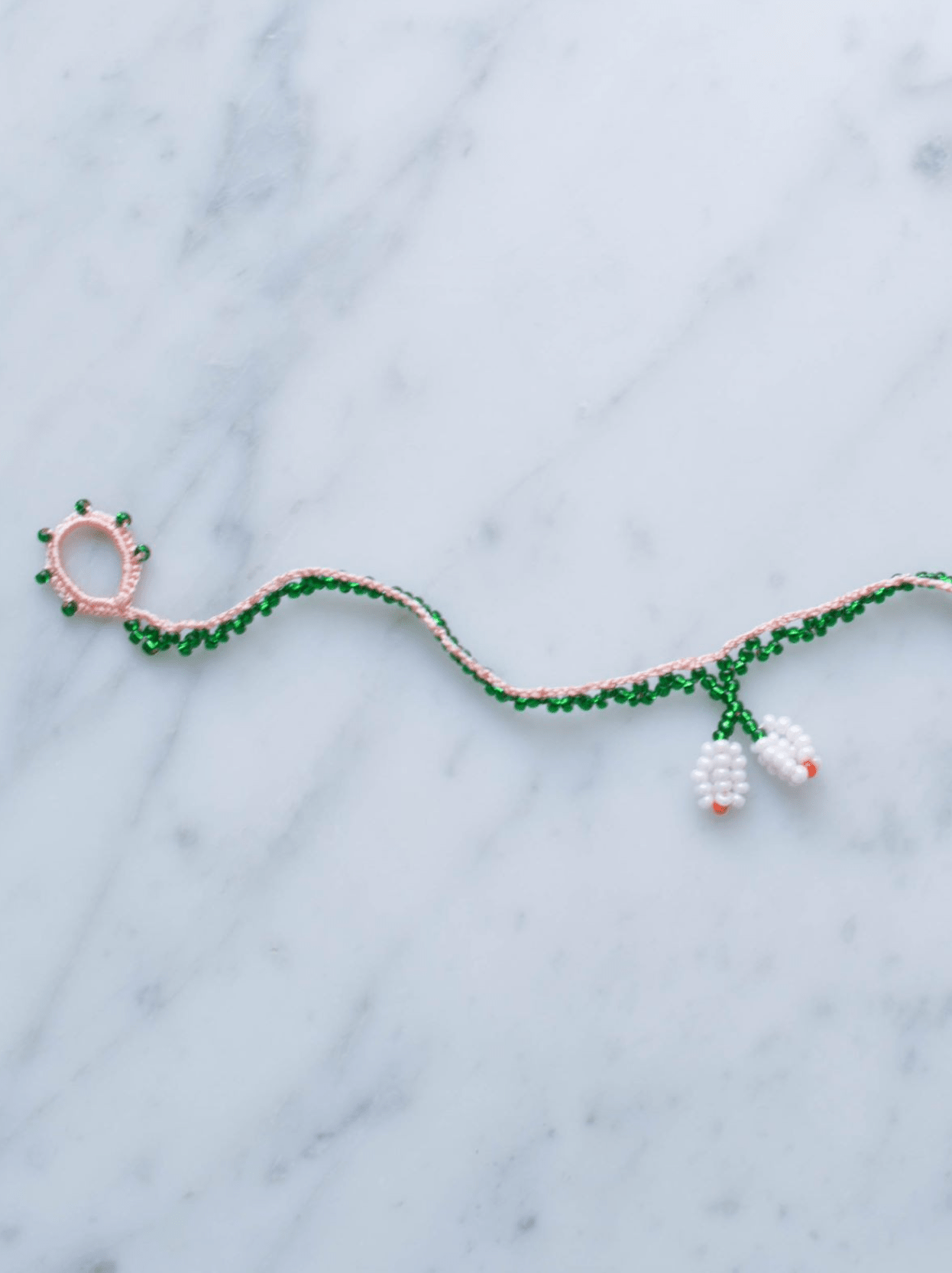 Armbånd • Kniplet • Grøn med hvid blomst - DORA