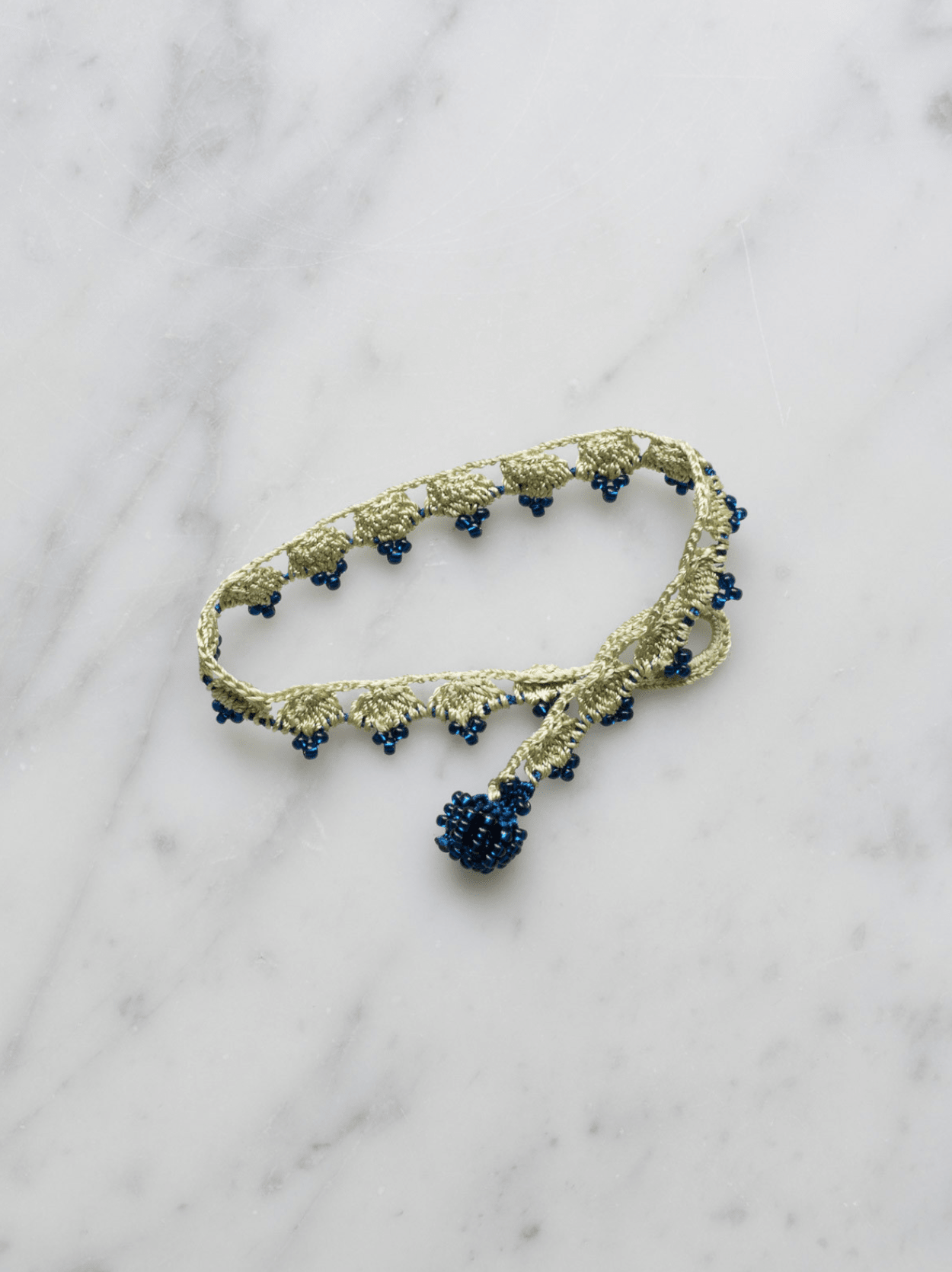Armbånd • Kniplet • Lysegrøn med blå perler - DORA