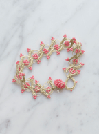 Armbånd • Kniplet • Lysegrøn med lyserøde perler - DORA