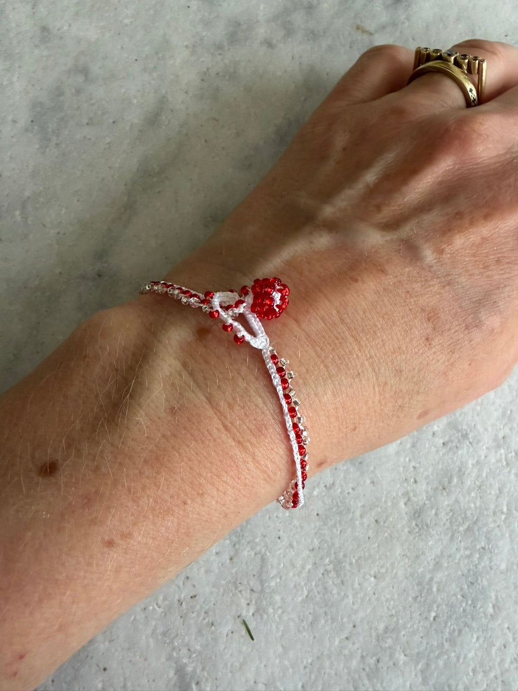 Armbånd • Kniplet • Rød & hvid - DORA